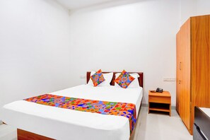 Egyptian cotton sheets, premium bedding, in-room safe, free WiFi - Fabhotel Blueberry Residency (Pune)