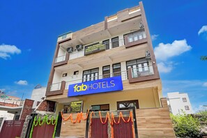 Exterior - Fabhotel Tree View Residency (Lucknow)
