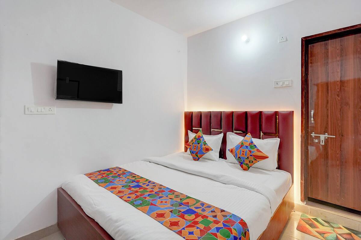 Deluxe Room | Egyptian cotton sheets, premium bedding, in-room safe, WiFi (free)