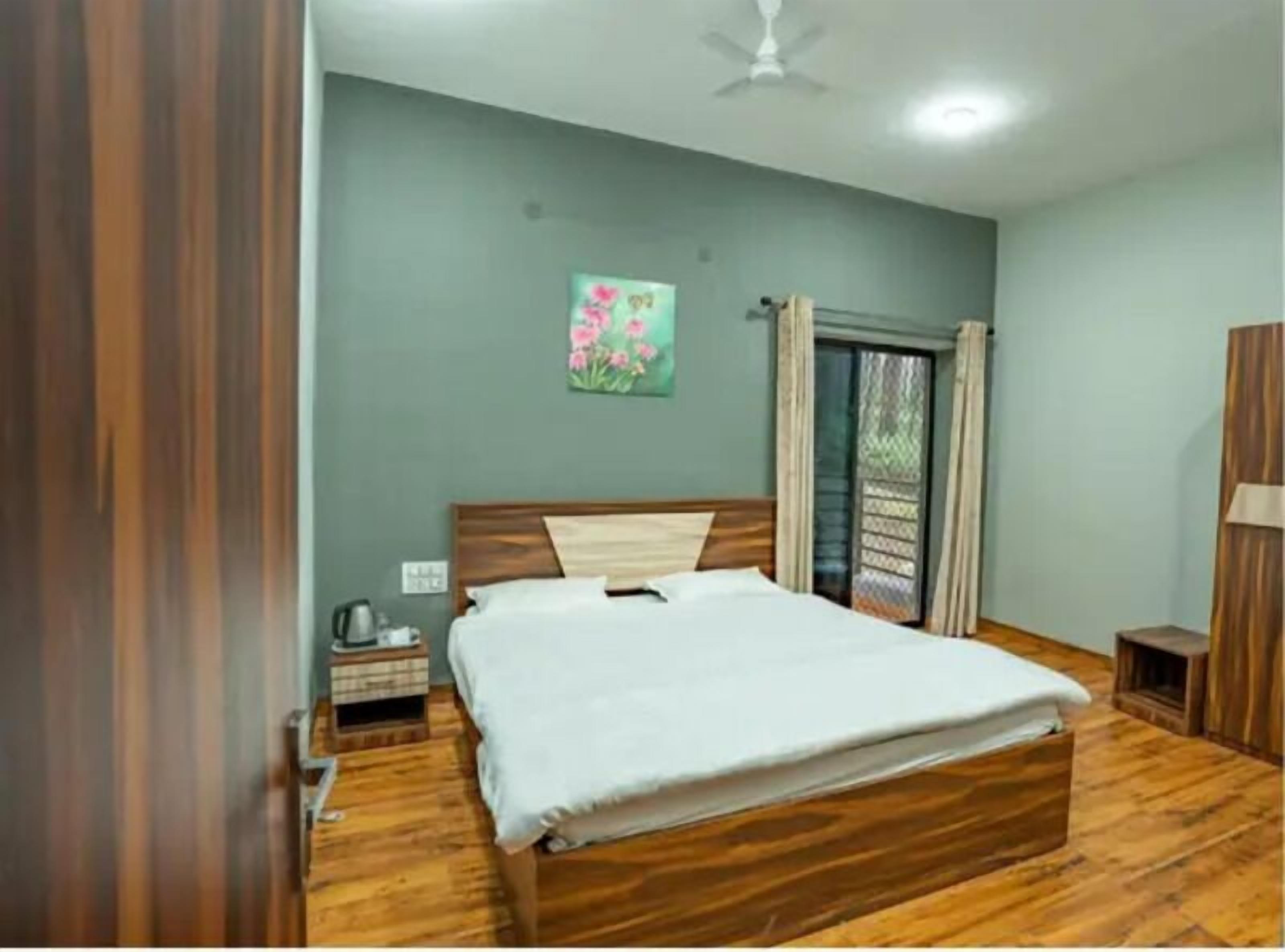 Premium Room | Egyptian cotton sheets, premium bedding, in-room safe, free WiFi