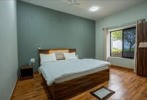 Deluxe-Zimmer | Bettwäsche aus ägyptischer Baumwolle, hochwertige Bettwaren, Zimmersafe