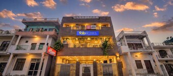 Fabhotel Amr Grand