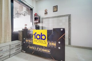 Reception - Fabhotel Amr Grand (Kanpur)
