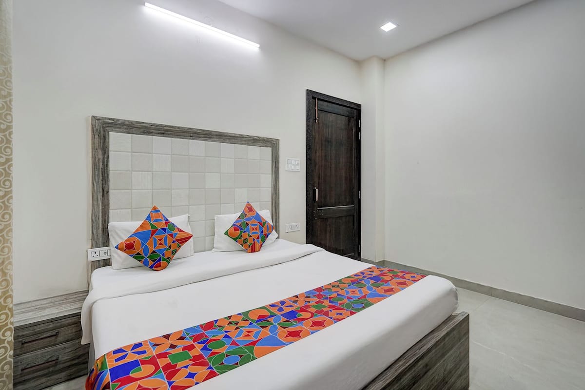 Premium Room | Egyptian cotton sheets, premium bedding, in-room safe, desk