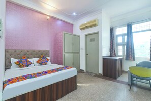 Egyptian cotton sheets, premium bedding, in-room safe, free WiFi - Fabhotel Reyansh (Jaipur)