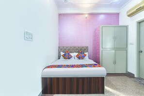 Egyptian cotton sheets, premium bedding, in-room safe, free WiFi - Via Reyansh (Jaipur)