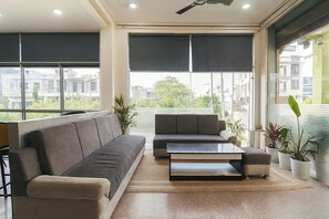 Lobby sitting area - Fabhotel Reyansh (Jaipur)