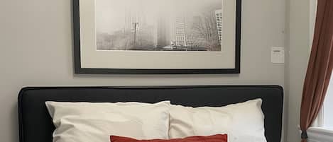 2 bedrooms, iron/ironing board, internet, bed sheets