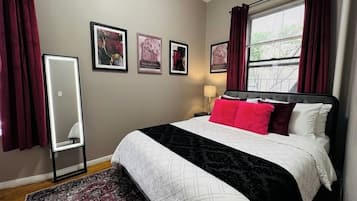 2 bedrooms, iron/ironing board, internet, bed sheets