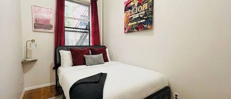 2 bedrooms, iron/ironing board, Internet, bed sheets