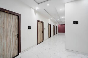 Lobby - Fabhotel Vrrinda Residency (Varanasi)
