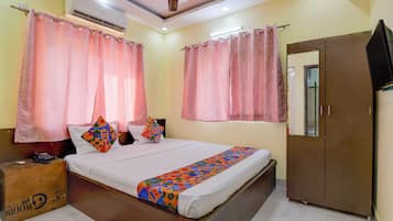 Egyptian cotton sheets, premium bedding, in-room safe, free WiFi