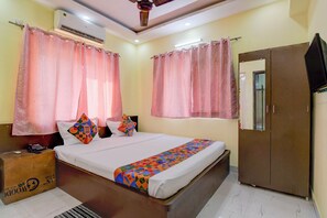 Egyptian cotton sheets, premium bedding, in-room safe, free WiFi - Fabhotel Love Birds (Barasat)