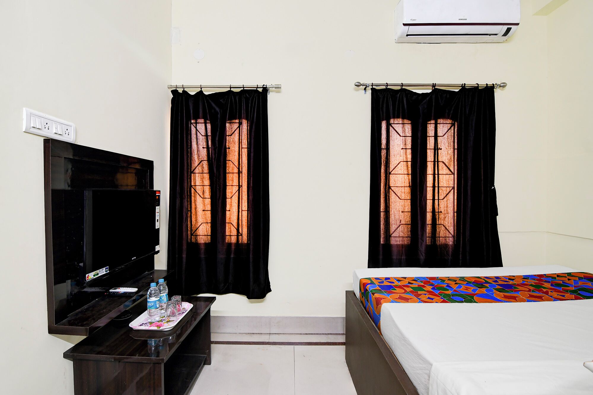 Egyptian cotton sheets, premium bedding, in-room safe, free WiFi