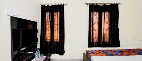 Egyptian cotton sheets, premium bedding, in-room safe, free WiFi