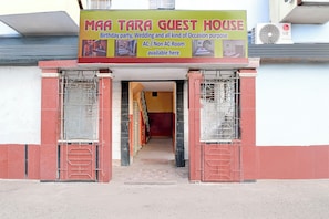 Pintu masuk hartanah