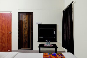 Egyptian cotton sheets, premium bedding, in-room safe, free WiFi - Fabhotel Maa Tara I (Barasat)