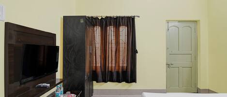 Egyptian cotton sheets, premium bedding, in-room safe, free WiFi