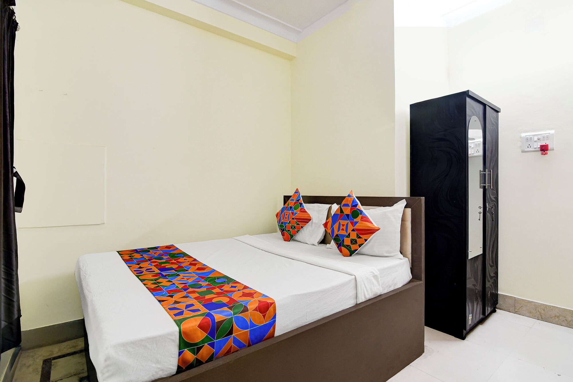 Egyptian cotton sheets, premium bedding, in-room safe, free WiFi