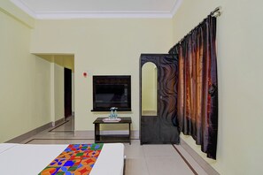 Egyptian cotton sheets, premium bedding, in-room safe, free WiFi