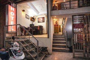 Property entrance - Fabhotel Stay Residency (New Delhi)