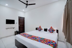 Egyptian cotton sheets, premium bedding, in-room safe, free WiFi