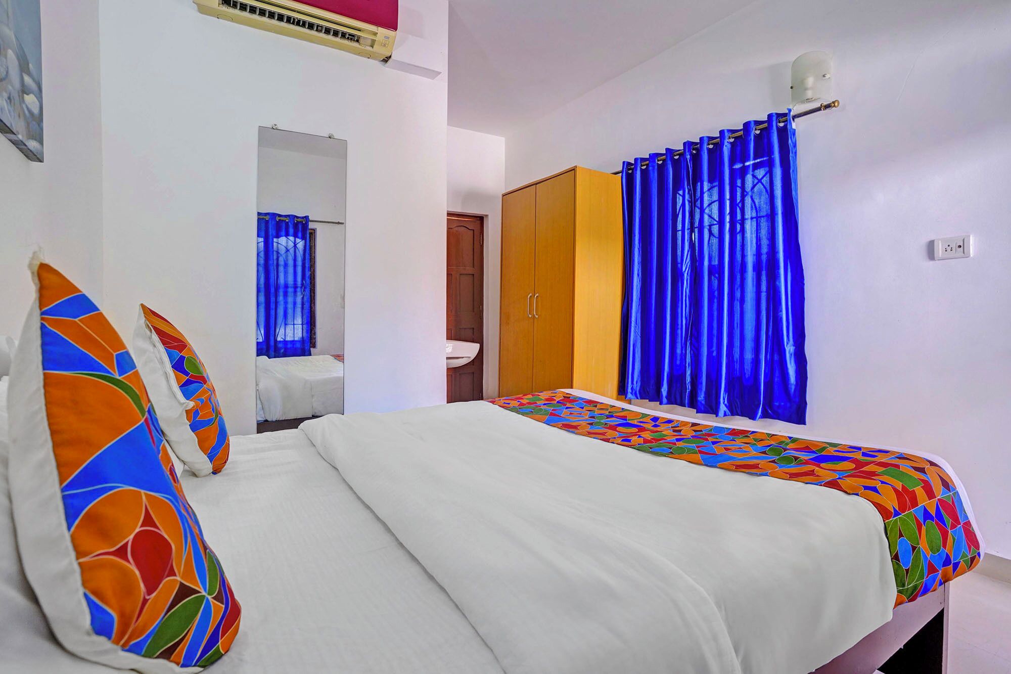 Egyptian cotton sheets, premium bedding, free WiFi, bed sheets