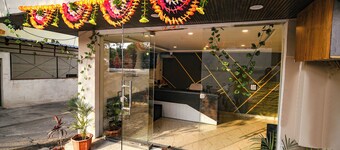 Fabhotel Paradise Inn