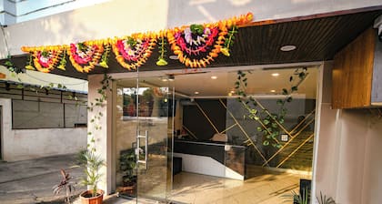 Fabhotel Paradise Inn