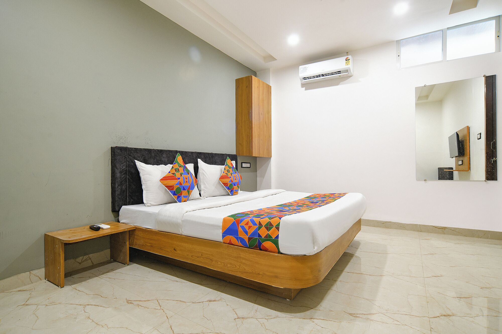 Egyptian cotton sheets, premium bedding, in-room safe, free WiFi