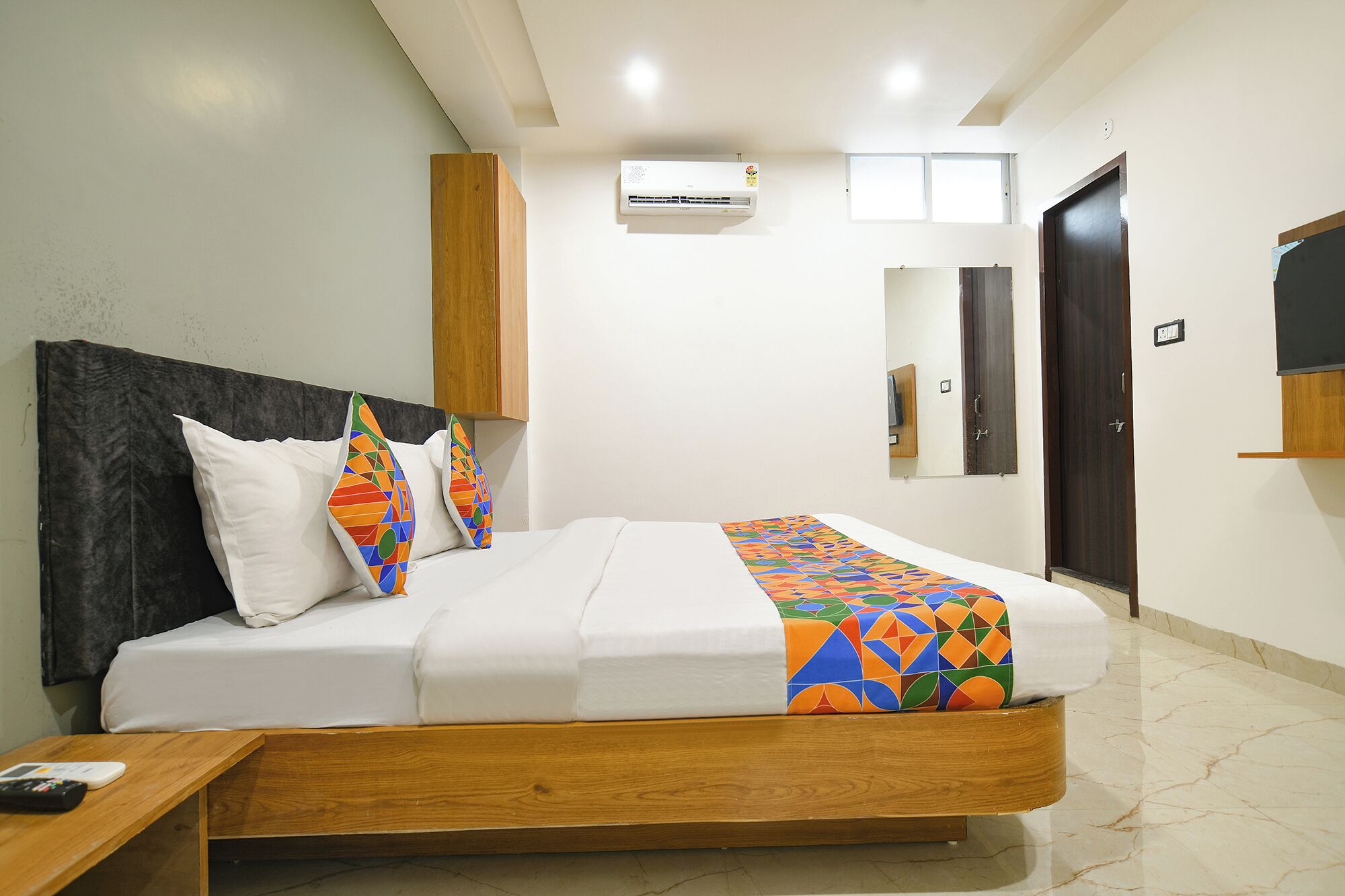 Egyptian cotton sheets, premium bedding, in-room safe, free WiFi