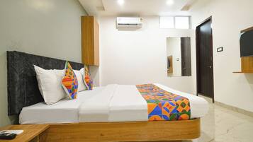 Egyptian cotton sheets, premium bedding, in-room safe, free WiFi