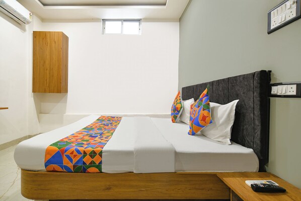 Egyptian cotton sheets, premium bedding, in-room safe, free WiFi - Fabhotel Paradise Inn (Indore)