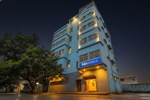 Exterior - Fabhotel Love Birds Chinar Park (Barasat)