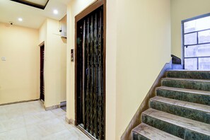 Lobby - Fabhotel Love Birds Chinar Park (Barasat)
