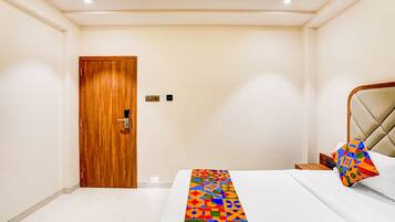 Egyptian cotton sheets, premium bedding, in-room safe, free WiFi