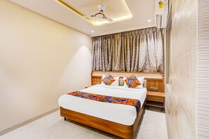 Egyptian cotton sheets, premium bedding, in-room safe, free WiFi - Fabhotel Mood Inn (Vasai)