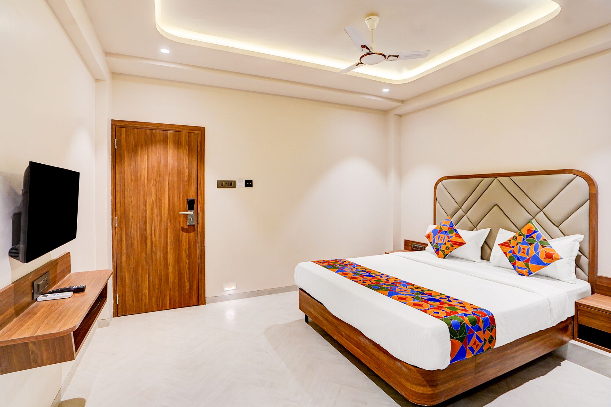 Egyptian cotton sheets, premium bedding, in-room safe, free WiFi