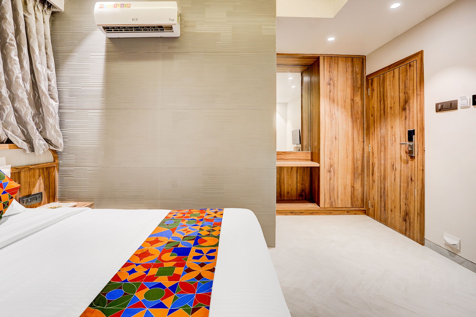 Egyptian cotton sheets, premium bedding, in-room safe, free WiFi