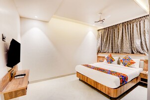 Deluxe Room | Egyptian cotton sheets, premium bedding, in-room safe, free WiFi