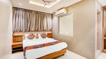 Egyptian cotton sheets, premium bedding, in-room safe, free WiFi