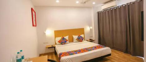 Egyptian cotton sheets, premium bedding, in-room safe, free WiFi