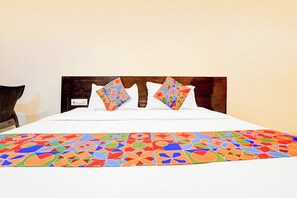 Egyptian cotton sheets, premium bedding, in-room safe, free WiFi - Fabhotel Chetan Executive (Pune)