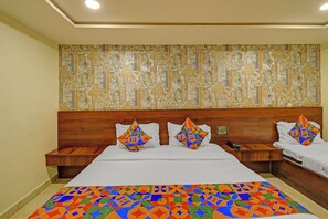 Egyptian cotton sheets, premium bedding, in-room safe, free WiFi