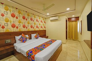 Deluxe Room | Egyptian cotton sheets, premium bedding, in-room safe, free WiFi - Fabhotel Asian Park (Hyderabad)