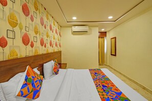 Egyptian cotton sheets, premium bedding, in-room safe, free WiFi - Fabhotel Asian Park (Hyderabad)