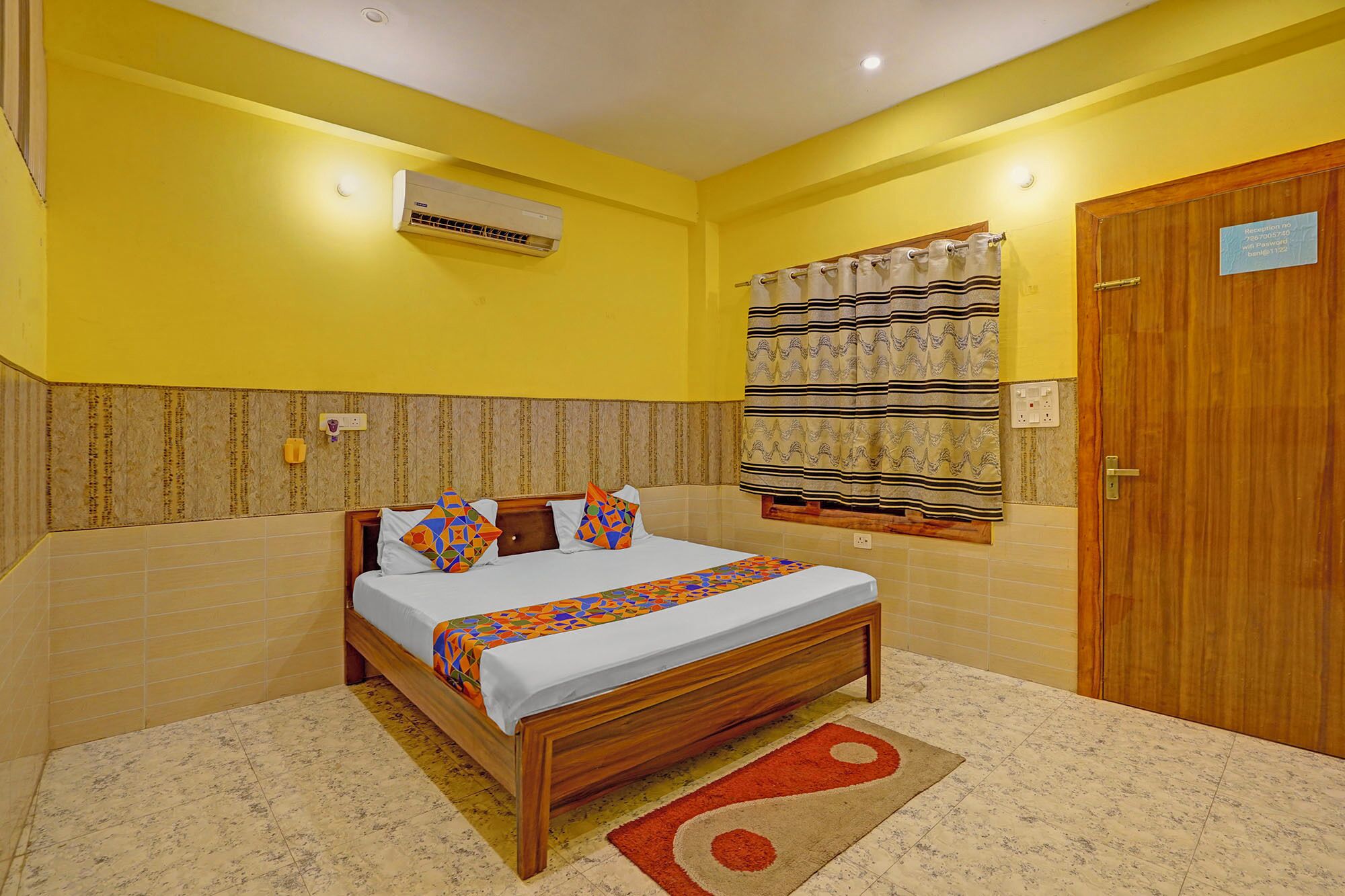 Lakens van Egyptisch katoen, luxe beddengoed, een kluis op de kamer