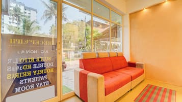 Área de estar no saguão