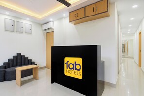 Reception - Fabhotel Royal Place (Kolkata)