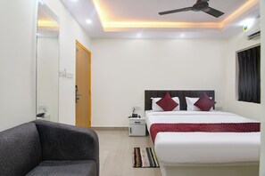 Deluxe Room | Egyptian cotton sheets, premium bedding, in-room safe, free WiFi - Fabhotel Royal Place (Kolkata)